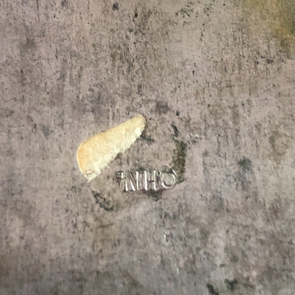 VINTAGE Pill or Powder Box w/ Elephant - Picture 6 of 6